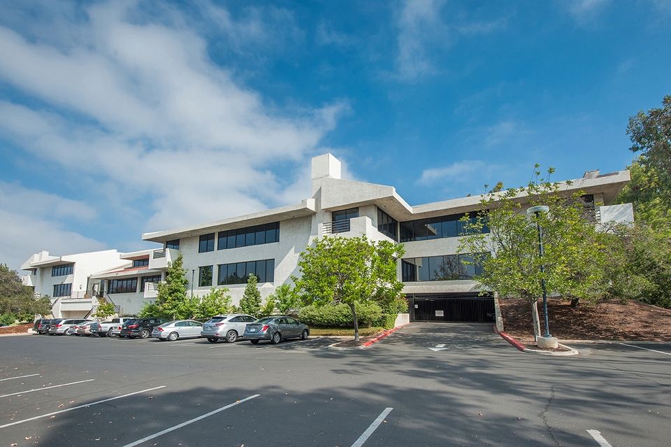 THE BRIARWOOD BUILDING: 299 W Hillcrest Dr, Thousand Oaks, CA 91360